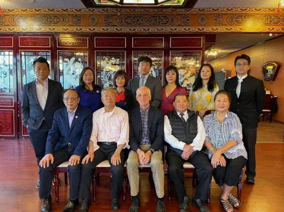 (美国国会议员亚当•史密斯会见来辉武等人)