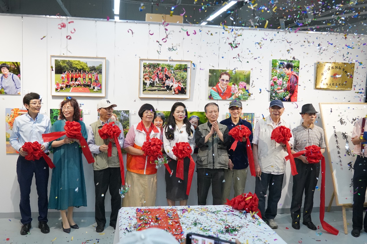 汇聚榜样力量,共赏艺术华章—“劳模旗手劳动节风采展”在沪盛大启幕 汇聚榜样力量,共赏艺术华章—“劳模旗手劳动节风采展”在沪盛大启幕