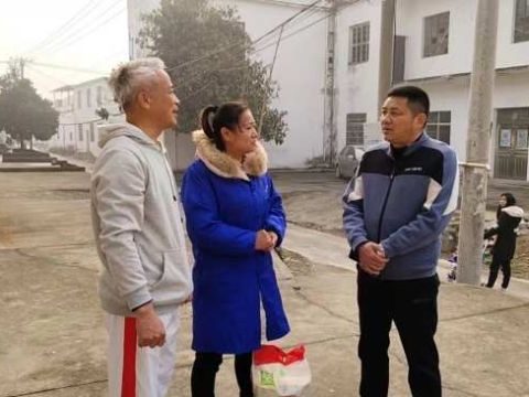 假日慰问送温暖  关怀备至暖人心