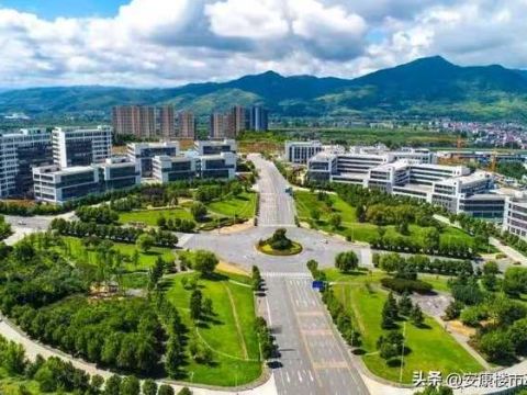严管党员队伍，夯实党建基础