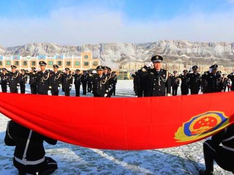 甘肃肃南县公安局举行升警旗仪式庆祝第五个中国人民警察节