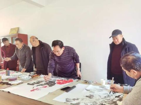 枣庄书画院联合书画家走进枣庄晶鑫煤矿机械制造开展迎春送福活动