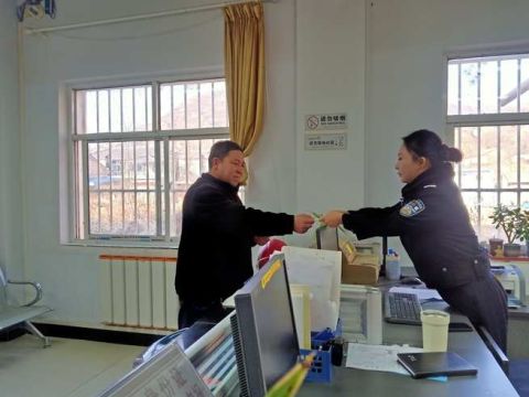 甘肃礼县公安局江口派出所积极做好春节前户籍窗口便民服务工作