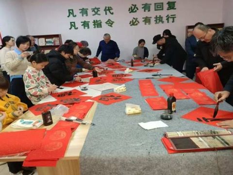 青岛市城阳区夏庄街道玉虹路社区开展“喜迎新春 丹青送福”活动