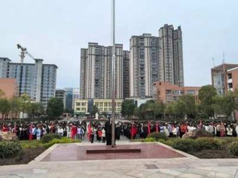 江西信丰二中召开2025届高三期末表彰暨新学期动员大会