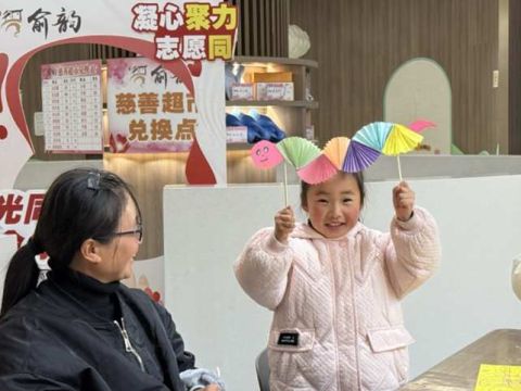 俞章社区“小俞儿课堂”——翻花小蛇手工制作