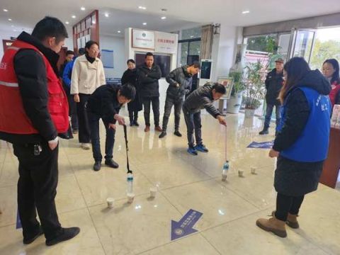 新建区溪霞镇开展“纸趣乒乓，乐享健康”趣味活动