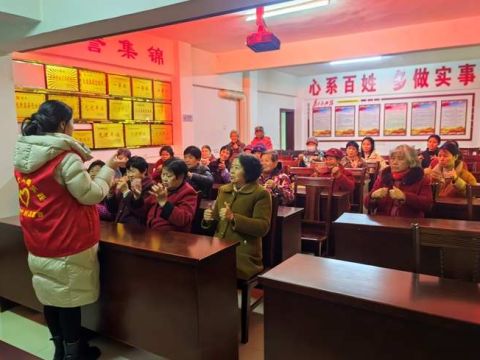 江西永丰县恩江镇：三八急救课堂 用双手传递生的希望