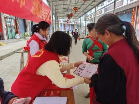 江西安远县塘村乡组织开展“全民国家安全教育日”普法宣传活动